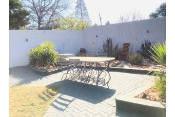 Adorable cottage with fabulous facilities. Apartment, Johannesburg - 1