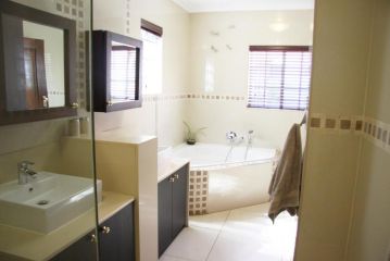 African BnB - The Boutique Experience Bed and breakfast, Benoni - 3