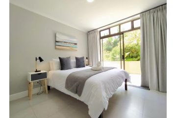 Alba Tramonto - 4 bed 3 bath - 100m to Robberg Beach & Large Patio Apartment, Plettenberg Bay - 2