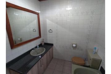 Albatros@21 Guest house, Newcastle - 3