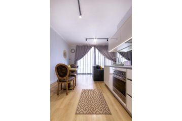 Alimama Spaces: Platinum Oaks Ellipse Apartment, Midrand - 2