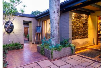 Ama Zulu Guesthouse & Safaris Guest house, Hluhluwe - 4