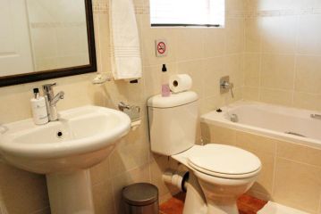 Amani Guest Lodge Guest house, Port Elizabeth - 5