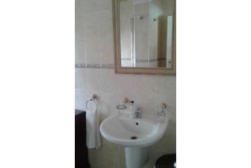 Amani Guest Lodge Guest house, Port Elizabeth - 4