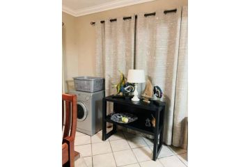 Amawushwe guesthouse Apartment, Margate - 4