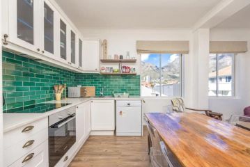 Amazing 2 Bedroom Apartment with mountain views on Kloof street Apartment, Cape Town - 3