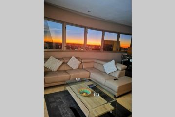 Amazing Joburg views &Unique CBD Luxury Experience Apartment, Johannesburg - 2