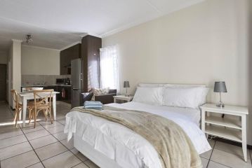 Amazing Studio Apartment in Fourways Guest house, Sandton - 3