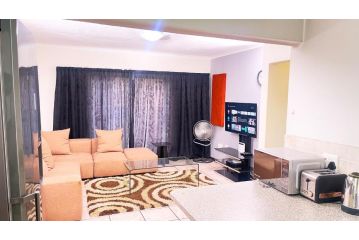 Ankazimia House Apartment, Roodepoort - 3
