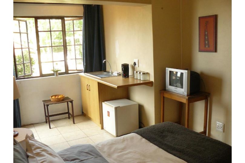 Antique Silk Self Catering Unit Bed and breakfast, Grahamstown - imaginea 6