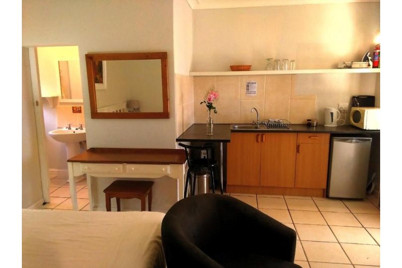 Antique Silk Self Catering Unit Bed and breakfast, Grahamstown - imaginea 15