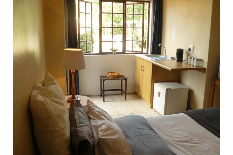 Antique Silk Self Catering Unit Bed and breakfast, Grahamstown - imaginea 11