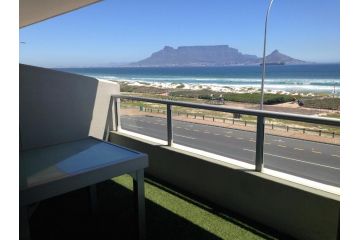 Apartment Beachfront Beauty at Seaspray in Blouberg Apartment, Bloubergstrand - 1