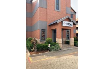 Best overnight modern & private with King size bed Apartment, Bloemfontein - 3