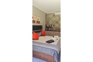 Best overnight modern & private with King size bed Apartment, Bloemfontein - 2