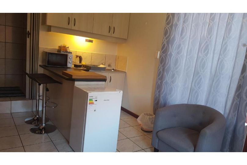 Apollo Self Catering Apartment, Vredenburg - imaginea 8