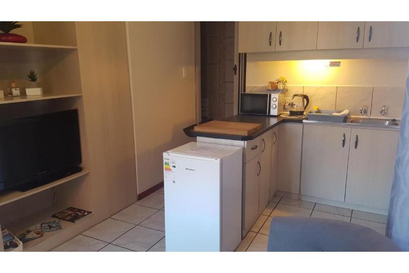 Apollo Self Catering Apartment, Vredenburg - imaginea 7