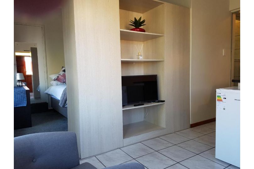 Apollo Self Catering Apartment, Vredenburg - imaginea 9