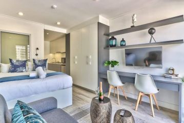 Arty Modern Design Studio with Balcony and Pool Apartment, Cape Town - 4