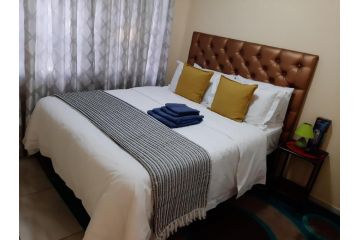 AT SELF CATERING LUXURY ACCOMMODATION Apartment, Midrand - 2