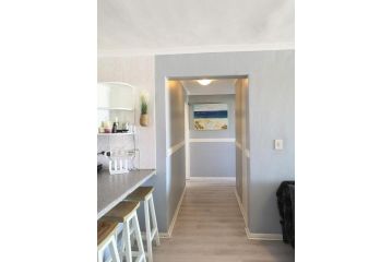 Seaside 3 bed unit with views Apartment, Bloubergstrand - 5