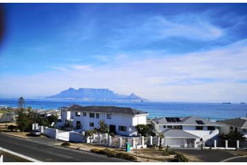 Seaside 3 bed unit with views Apartment, Bloubergstrand - 2