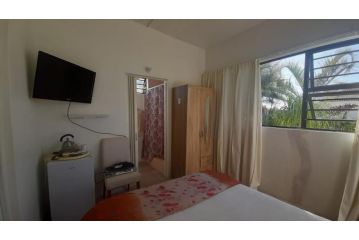 Au Plais De Langebaan at Palm Tree Bed and breakfast, Langebaan - 5