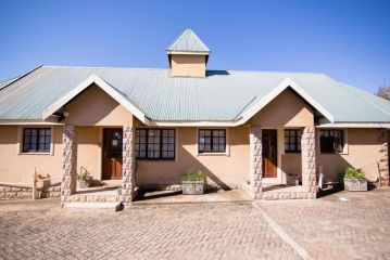 Auldstone House Apartment, Dullstroom - 3