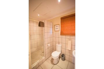 Auldstone House Apartment, Dullstroom - 5