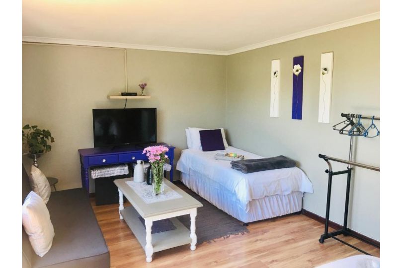 Azura Sleep Apartment, Brackenfell - imaginea 3