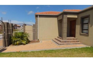 B.R.O.Homes and Villas Villa, Port Elizabeth - 1