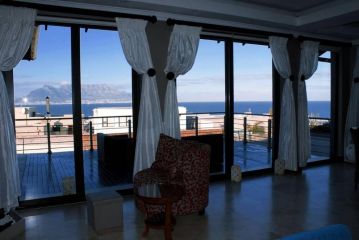 4 Bedroom Luxury Home with View of the Ocean and Table Mountain Guest house, Cape Town - 3
