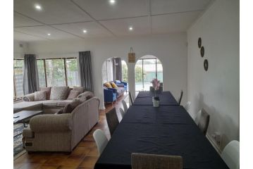 Beach Villa with pool - Short Walk To The Beach Guest house, Ballito - 1