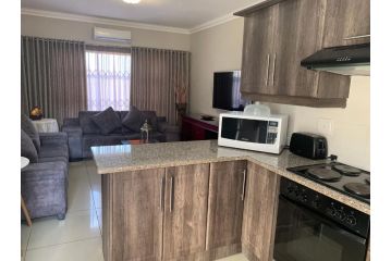 Bay Sun Lodge Apartment, Richards Bay - 5