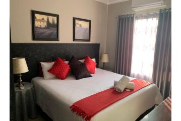 Bay Sun Lodge Apartment, Richards Bay - 1