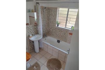 Be Our Guest Near OR TAMBO International Airport Apartment, Boksburg - 5