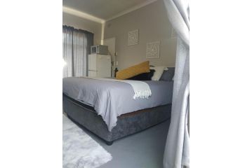 Be Our Guest Near OR TAMBO International Airport Apartment, Boksburg - 4