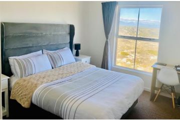 Beach Front 2-bedroom Apartment, Cape Town - 3