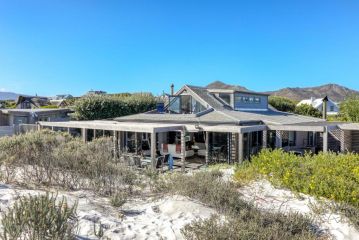 Beach Front Architectural Villa with Pool Villa, Kommetjie - 4