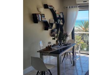 Apartment18Lifestyle Gordons Bay Beachfront Apartment, Gordonʼs Bay - 4