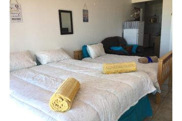 Beach Gypsy Cabin 19 Apartment, Jeffreys Bay - 4