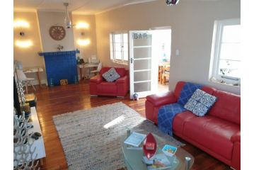 Beach House with DSTV & WIFI & basic housekeeping Guest house, Knysna - 2