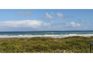Beachfront 3-bedroom with Robben Island views Apartment, Cape Town - 2