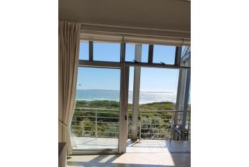 Beachfront 3-bedroom with Robben Island views Apartment, Cape Town - 4