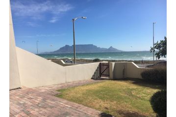 Beachfront Apartment at Malata Beach in Blouberg Apartment, Bloubergstrand - 2