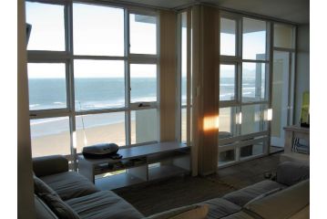 BEACHFRONT APARTMENT STRAND WESTERN CAPE Apartment, Cape Town - 3