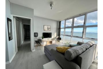 Beachfront apartment with endless views! Apartment, Cape Town - 1