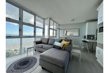 Beachfront apartment with endless views! Apartment, Cape Town - 3
