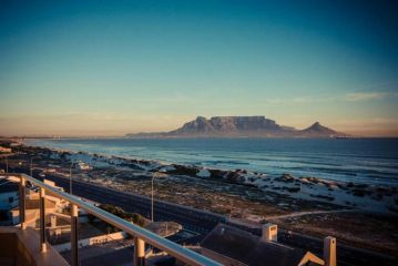 Beachfront apartment with exquisite views Apartment, Cape Town - 2