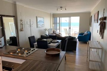 Beachfront apartment with exquisite views Apartment, Cape Town - 3